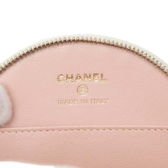 CHANEL White Leather Logo Shoulder Bag - Picture 6 of 6